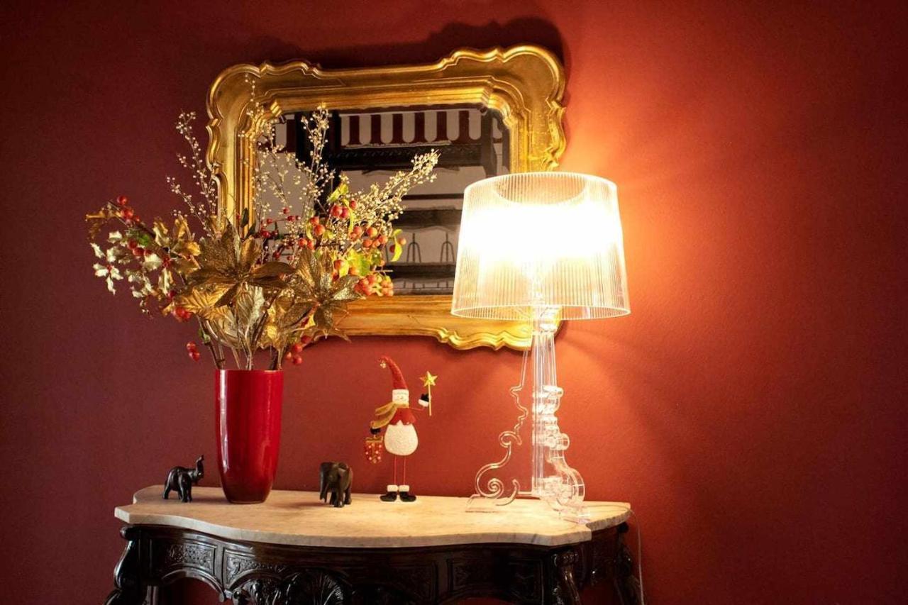 Elegante Villa Lu Centro Citta Con Parcheggio Cagliari Eksteriør billede