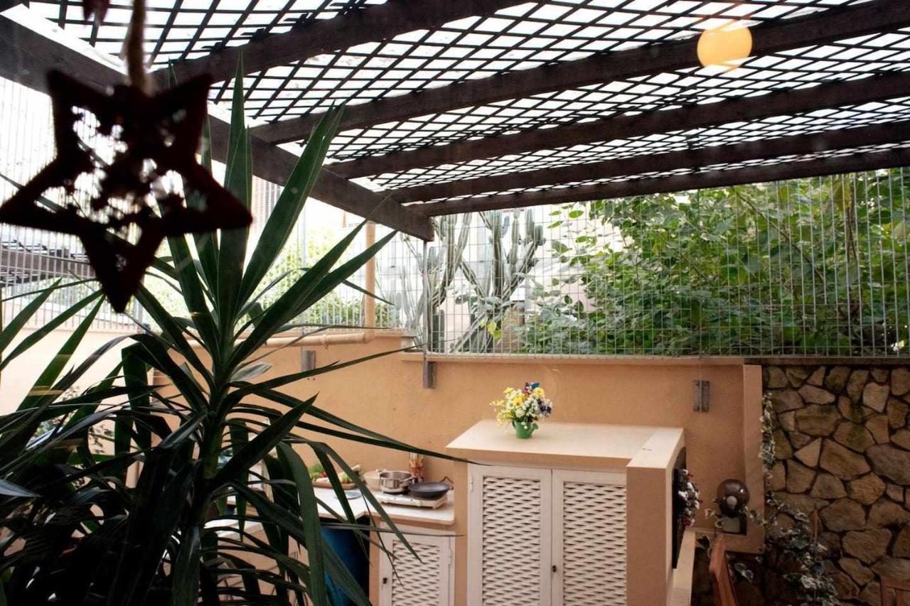 Elegante Villa Lu Centro Citta Con Parcheggio Cagliari Eksteriør billede