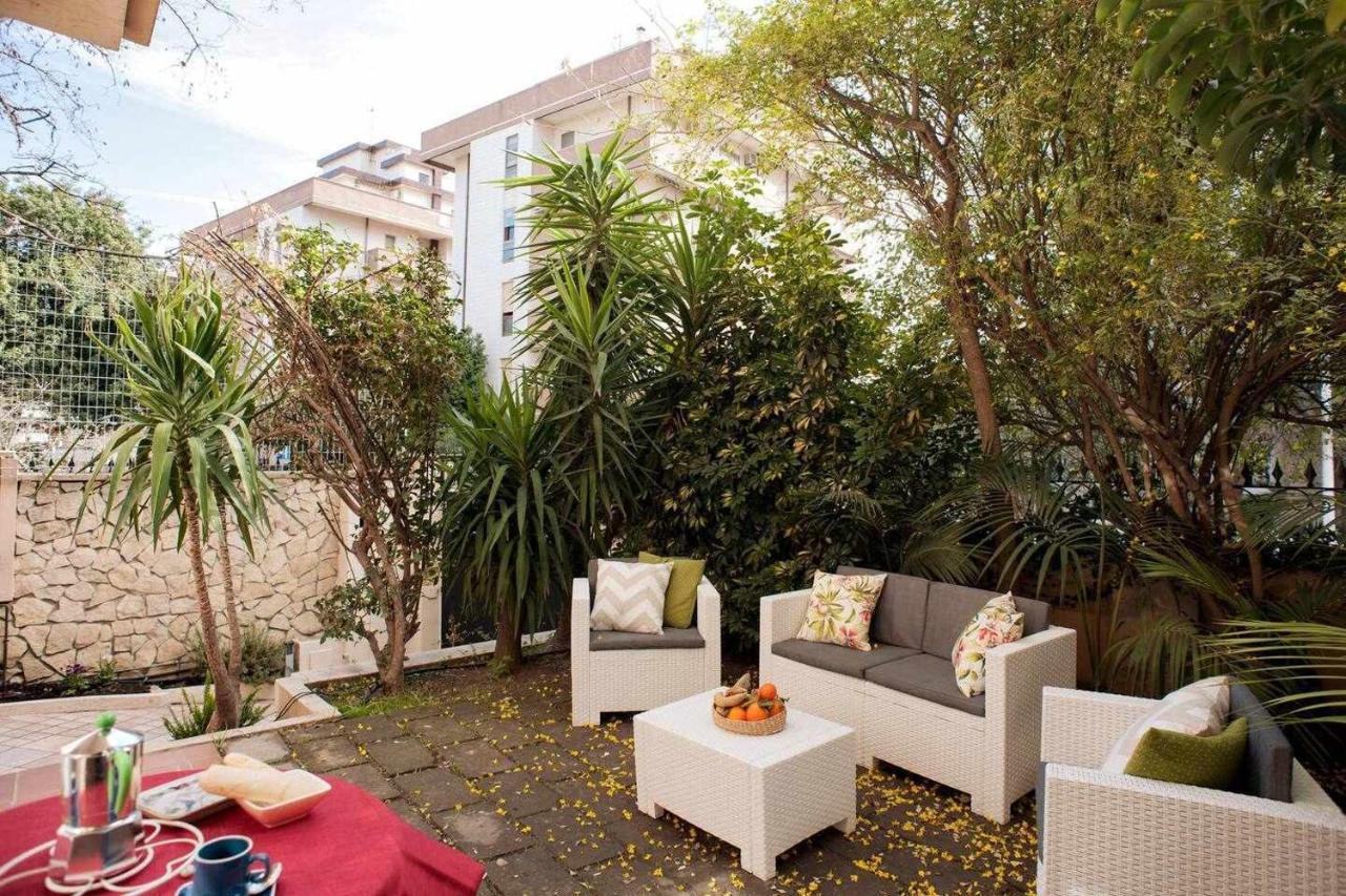 Elegante Villa Lu Centro Citta Con Parcheggio Cagliari Eksteriør billede